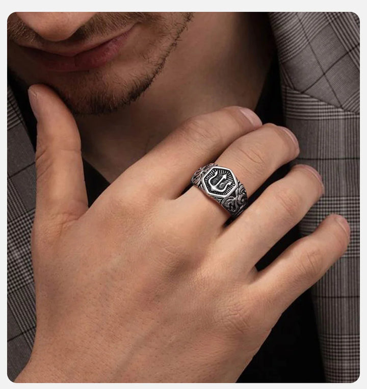 Vnox 13mm Tridant Signet Ring for Men, Stainless Steel Geometric Top Stamp Finger Band, Cool Real Man Jewelry