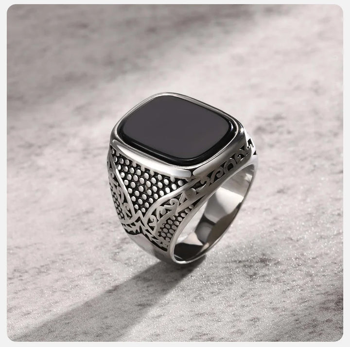 Vnox Rock Punk Onyx Stone Rings for Men, Stylish Solid Stainless Steel Metal Signet Ring,Cool Fashion Gifts for Him Jewelry