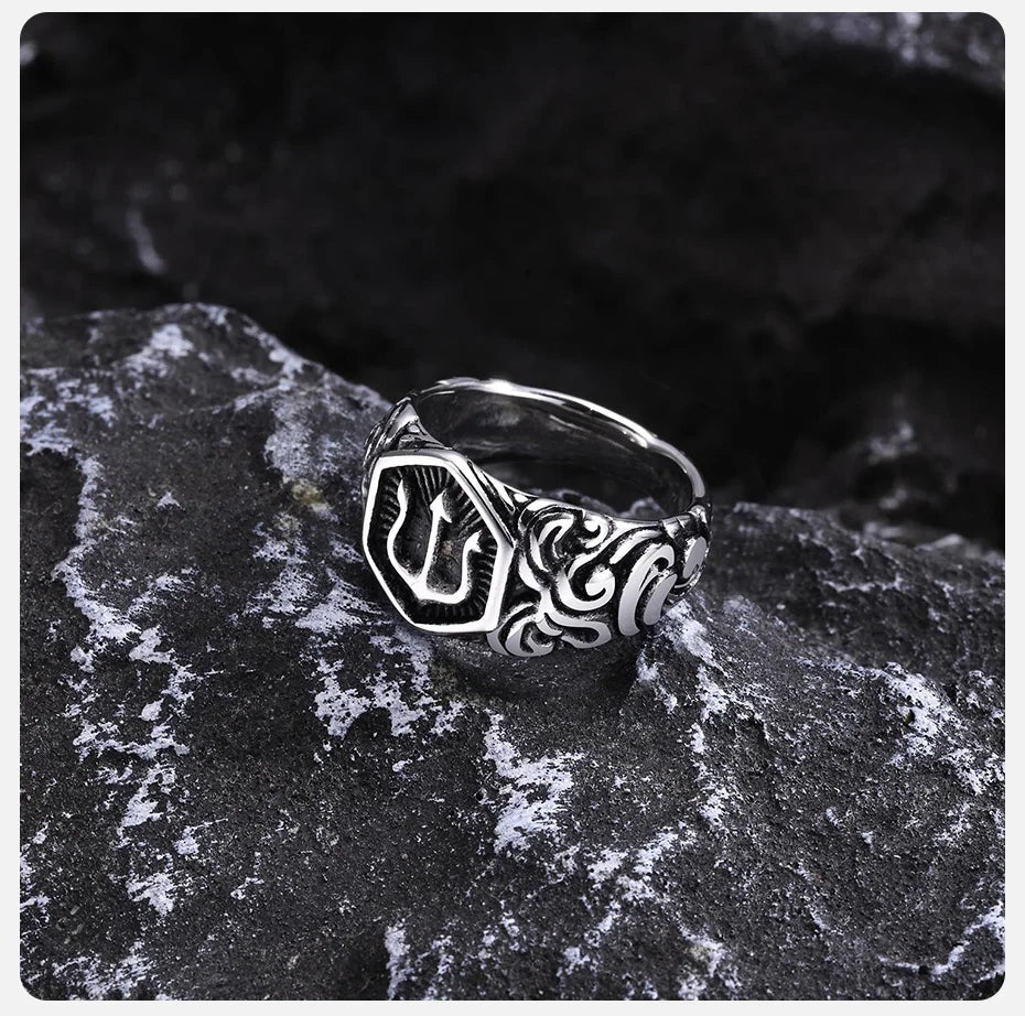 Vnox 13mm Tridant Signet Ring for Men, Stainless Steel Geometric Top Stamp Finger Band, Cool Real Man Jewelry